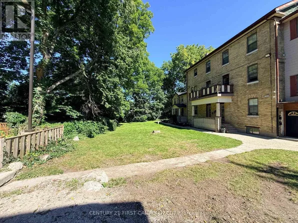 1 Waverley Pl #4, London, ON N6B 2C3
