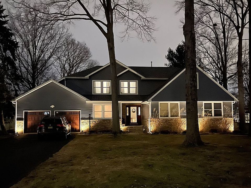 2nd image of 36 Summershade Cir