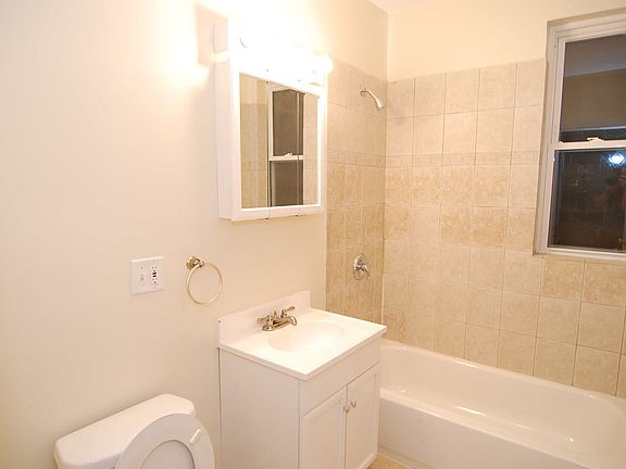 5th image of 4604 N Monticello Ave APT 1W