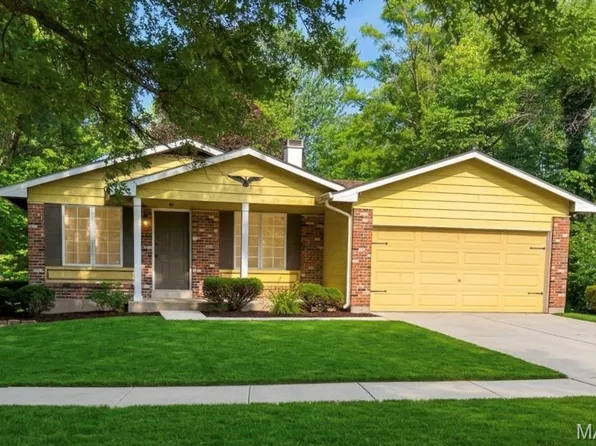1053 Pinecone Trl, Florissant, MO 63031