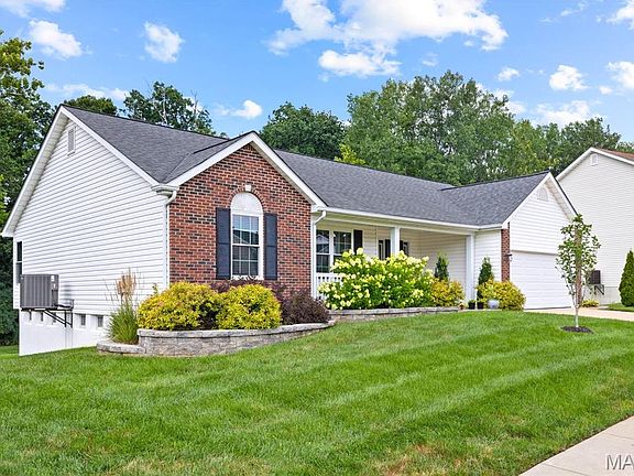 2nd image of 38 Eagle Spur Ct