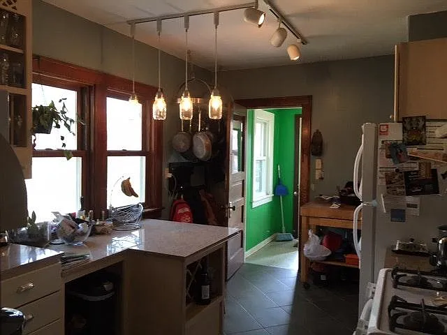 2418 33rd Ave NE — Photo 10