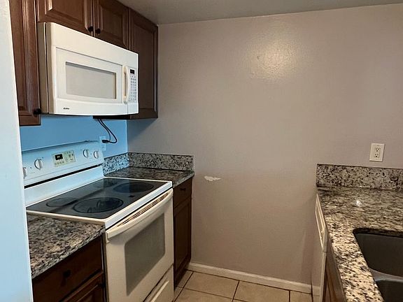 3rd image of 7302 Poinsetta Ave