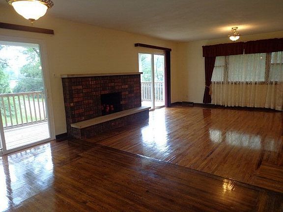 2nd image of 1425 Boss Terrace Dr