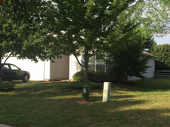 3rd image of 110 Winborne Dr