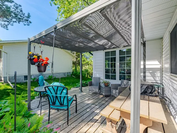 5 Tecumseth Pines Dr, New Tecumseth, ON L0G 1W0