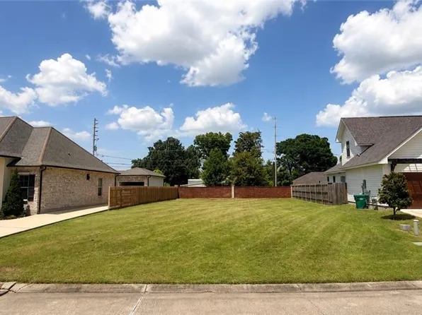 245 Oak Dale Dr, Gretna, LA 70056