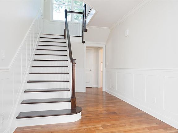 4th image of 409 Griffith Ave