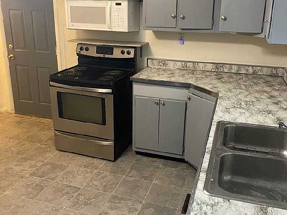 3rd image of 1740 Doulton Ave