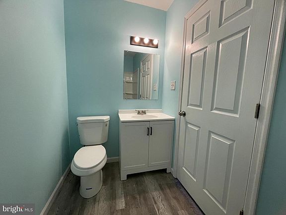 5th image of 117 Chestnut St