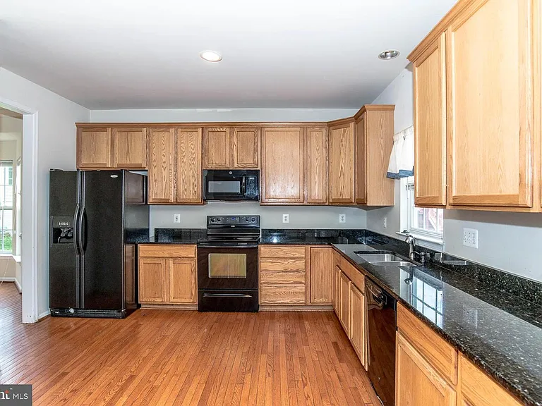 8004 Towering Oak Way — Photo 9