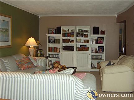 3rd image of 2525 Wyandotte Dr NE