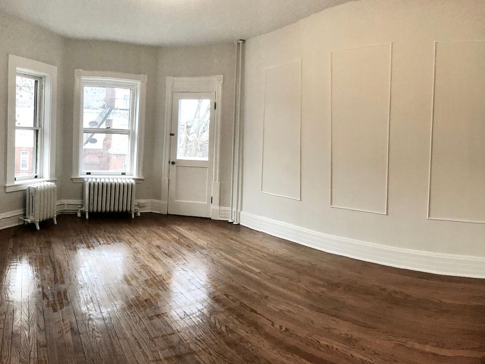 Bay window in bedroom big 20' x 12'
