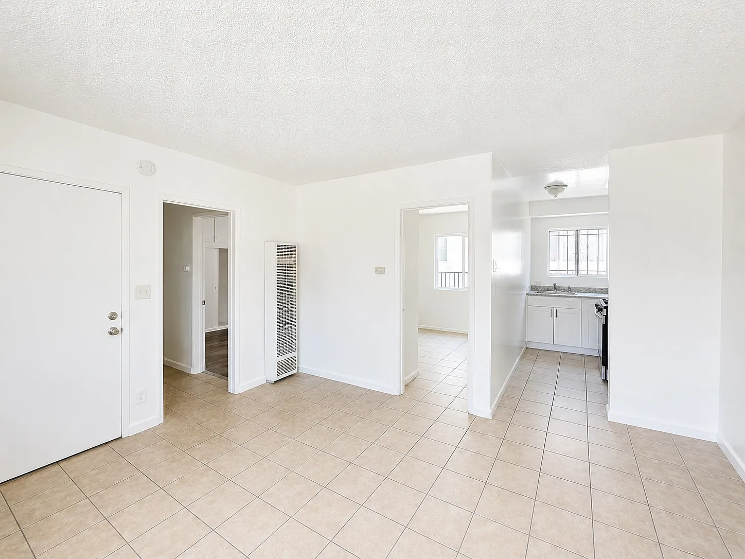 3 bed, 1000 sqft, $2,895 — Photo 2