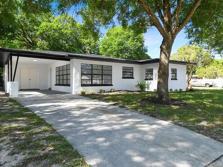 1605 N Gomez Ave — Photo 38