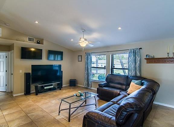 3rd image of 1406 SE 12th Ter