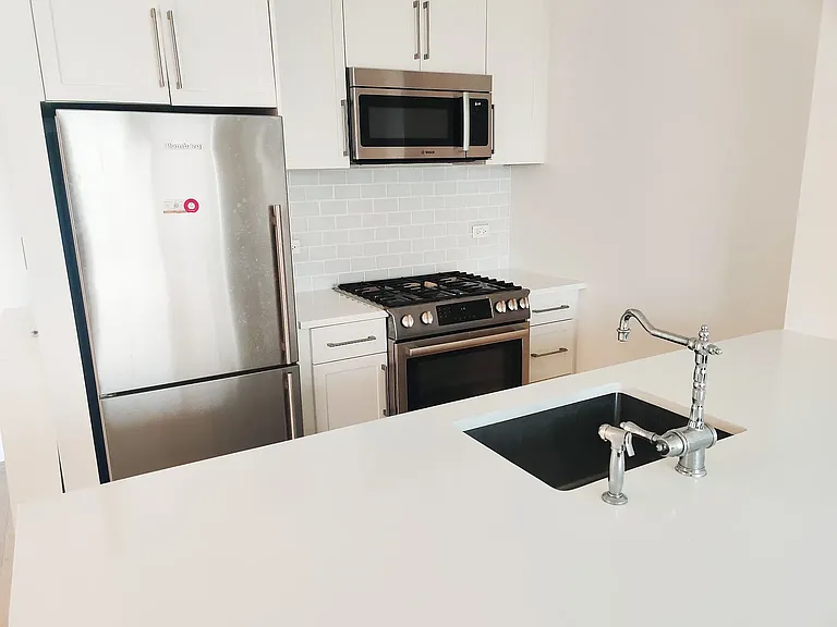 27-21 44th Dr #1301 — Photo 7