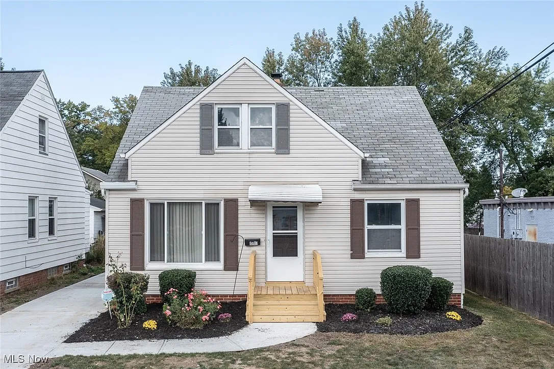 15107 Tabor Ave photo 1