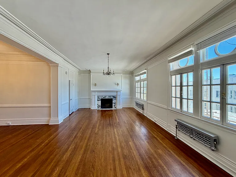 1899 California St #10 — Photo 1