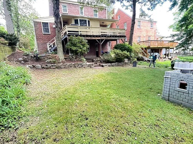 812 Woodside Pkwy — Photo 3