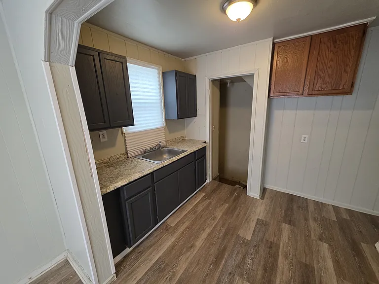 8461 Plainview Ave — Photo 28