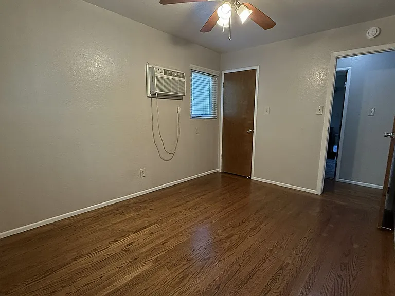 627 T St — Photo 16