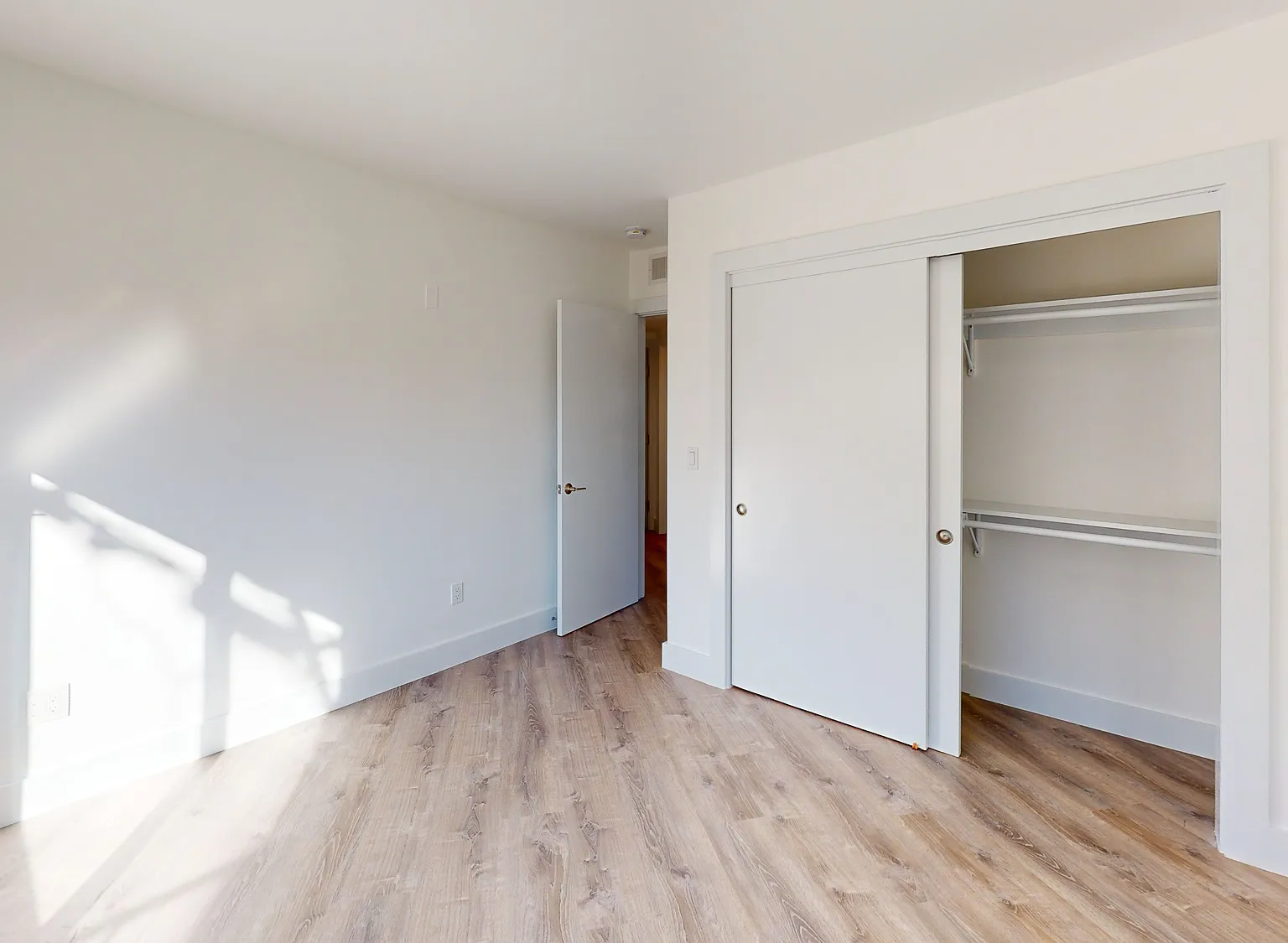 3 BR x 2 BA (small 3rd BR) at 975 Burnett Ave #1 — Photo 4