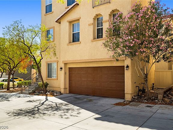 3rd image of 8933 Jamie Lee Ave