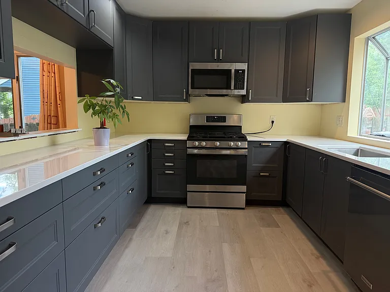 10352 Conway Rd — Photo 4