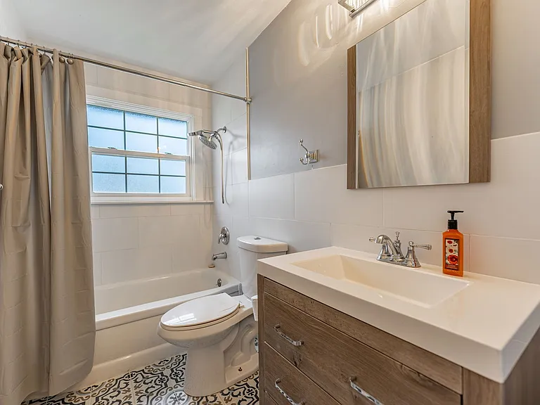 209 Washington Sq #C — Photo 13