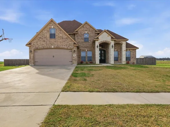 2400 Diamond D Dr, Beaumont, TX 77713