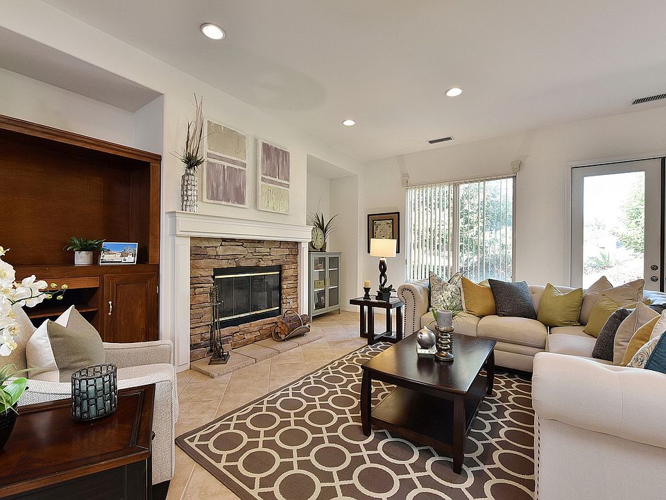 1st image of 113 Grand Oaks Dr