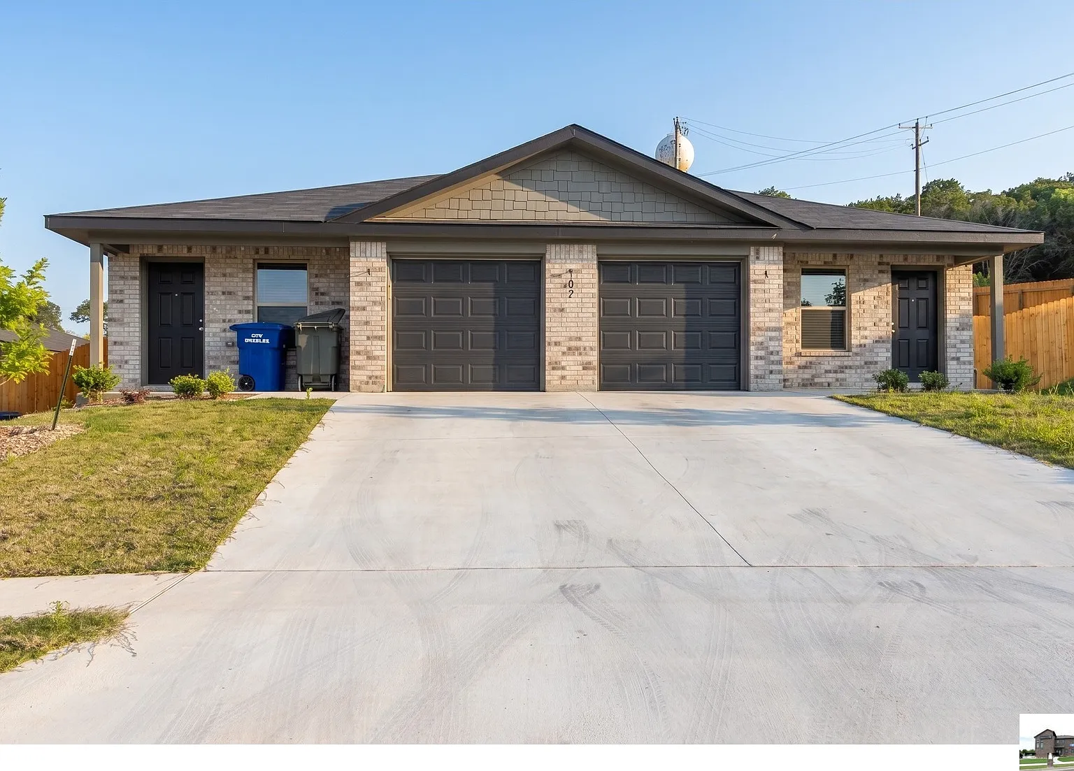 3 bed, 2.0 bath, 1264 sqft, $1,400 — Photo 1