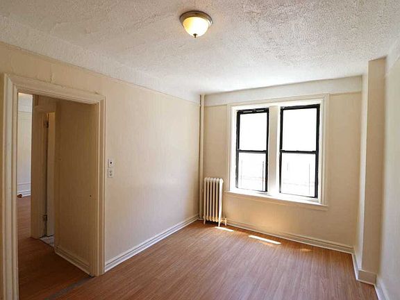5th image of 670 Barretto St APT 1D