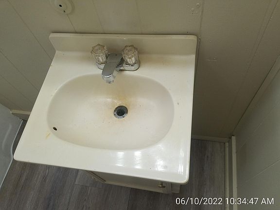 4th image of 300 W 6th St Unit 10