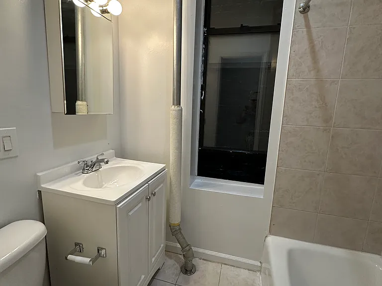 346 W 36th St #1C — Photo 8