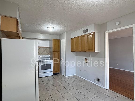 2nd image of 6415 Gillespie Rd