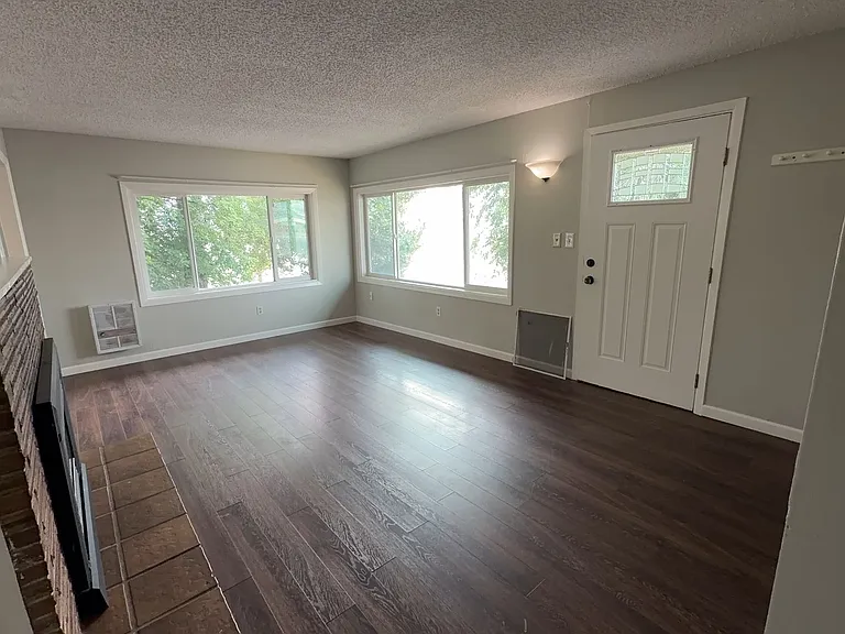 210 SE Court St — Photo 13