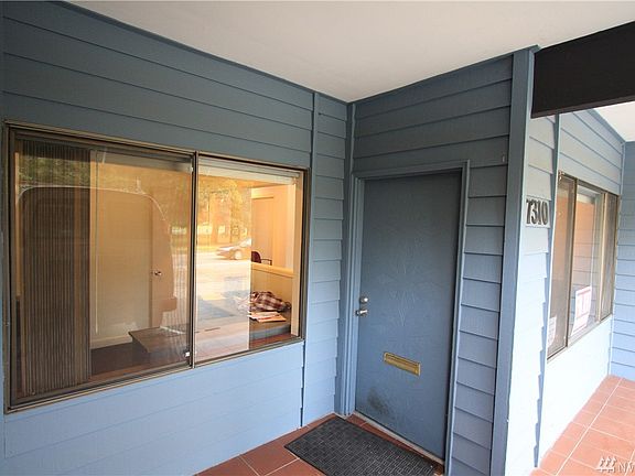 3rd image of 7310 E Green Lake Dr N #101