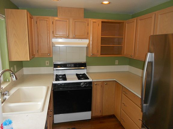 3rd image of 8161 Halifax Ln NE