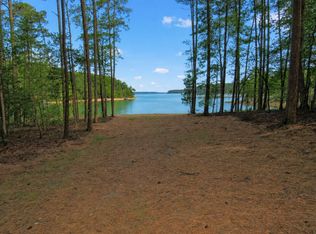 136 Shoreline Dr, Manson, NC 27553