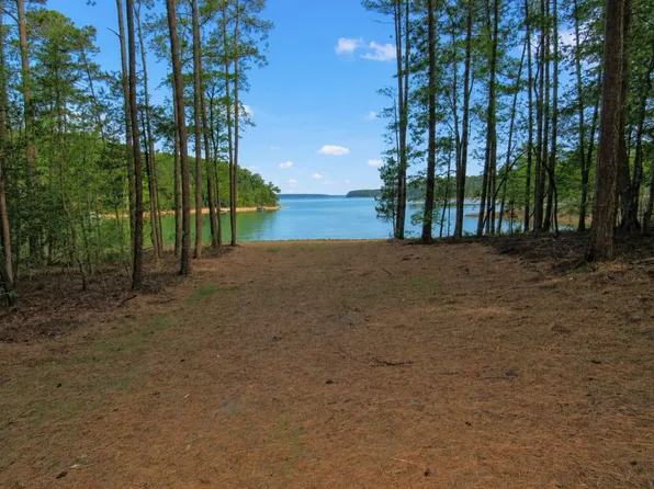 120 Shoreline Dr, Manson, NC 27553