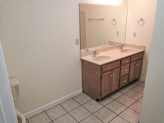 4th image of 84 Cornerstone Dr