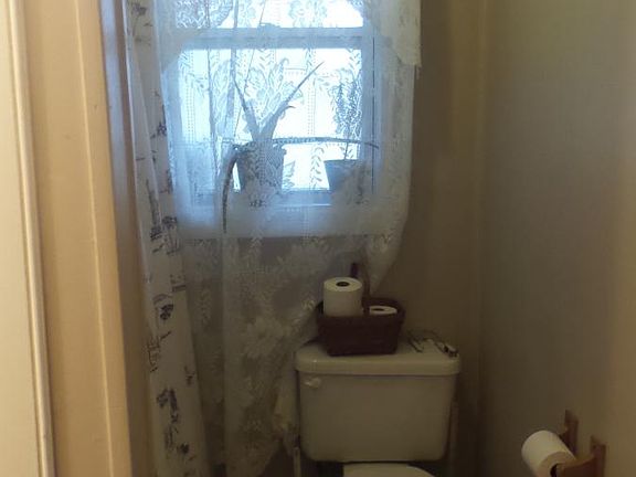 4th image of 64 S Charlotte St #1