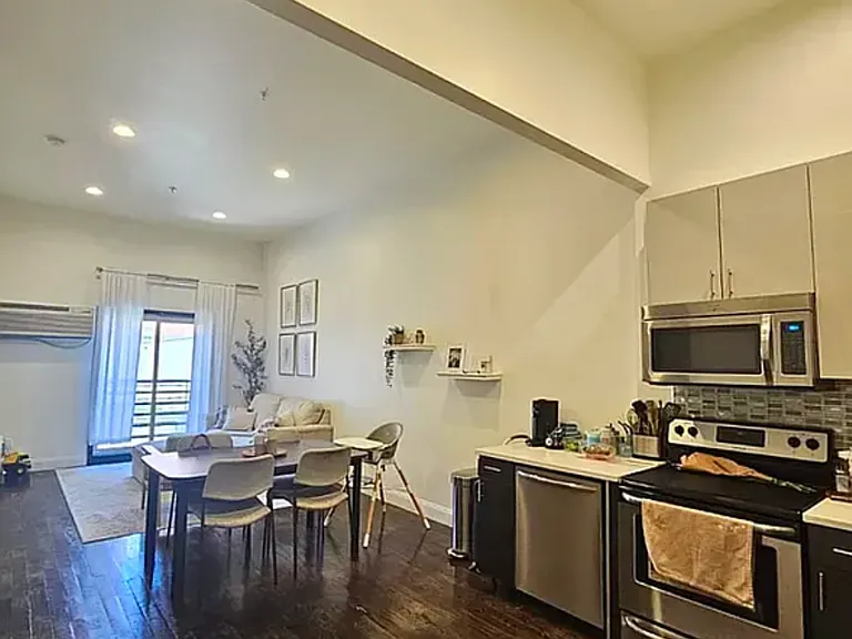 2309 Astoria Blvd #1R — Photo 13