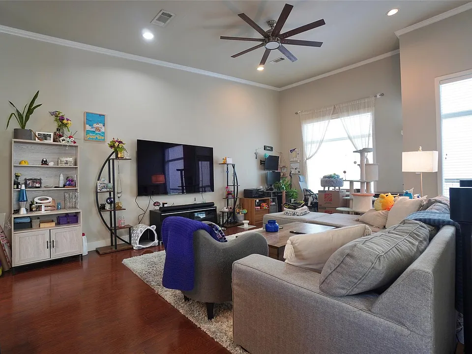 1702 S Lamar Blvd #24