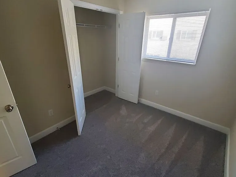 Saratoga Apartments - STA — Photo 12
