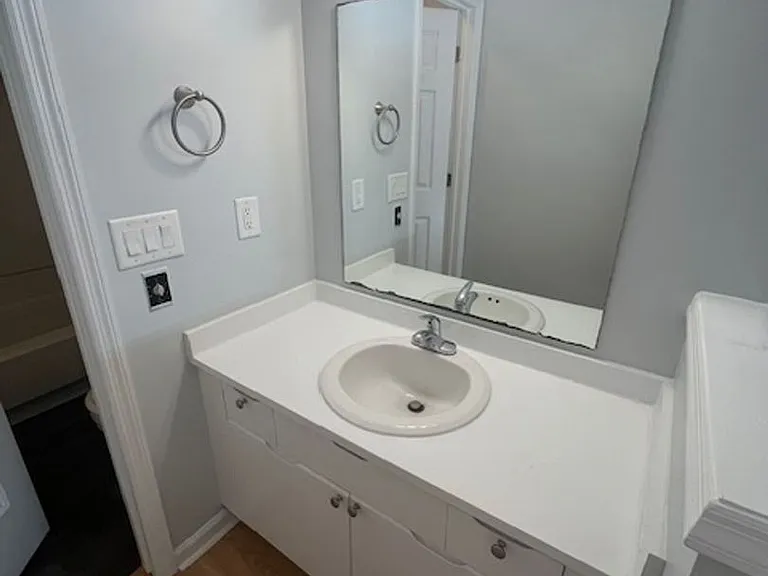 1843 Savannah Ct — Photo 47