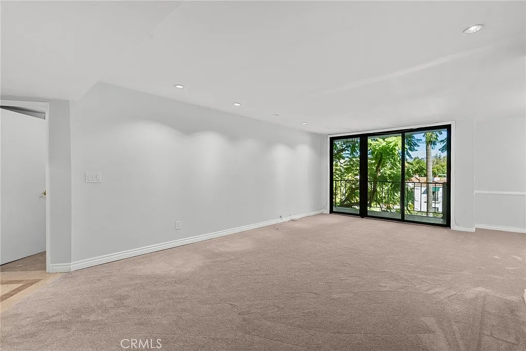 3 bed, 2.5 bath, 1671 sqft, $4,995 — Photo 4