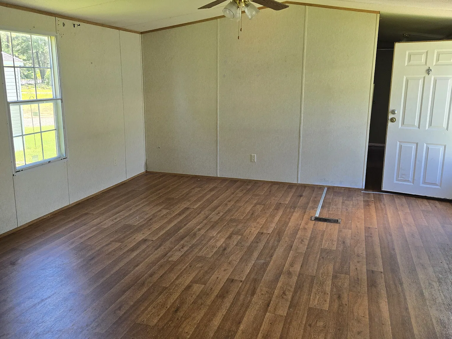 3 bed, $1,200 — Photo 2